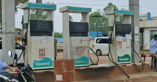 টাঙ্গাইল মহাসড়কের ফিলিং স্টেশনে তেল সংকট, চালকরা বিপাকে